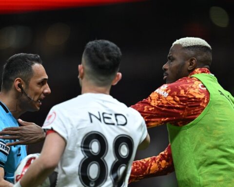 Osimhen, Gençlerbirliği Maçında Sahalara Dönecekten Sonra Hakemle Gerginlik Yaşadı