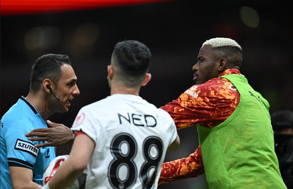 Osimhen, Gençlerbirliği Maçında Sahalara Dönecekten Sonra Hakemle Gerginlik Yaşadı