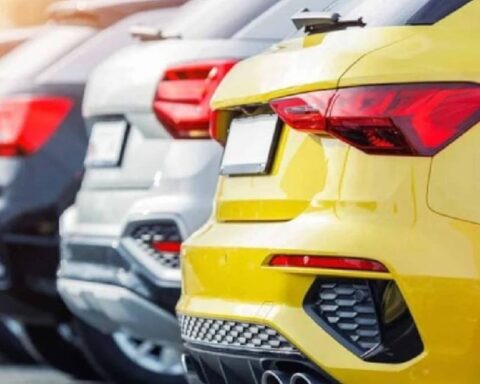 Otomotiv Sektöründe Üretim Düşüyor, Ticari Araçlarda Büyüme Devam Ediyor