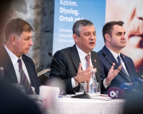 Özgür Özel, Romanların Temsili ve Bütçe Garantisi Üzerine Konuştu