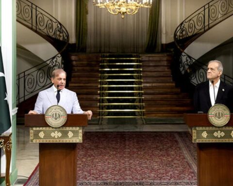 Pakistan, Bölgesel Barış İçin Diplomatik Girişimlerini Sürdürüyor