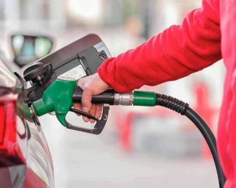 Petrol fiyatları düştü, indirim yapmayan istasyonlara ağır yaptırımlar geliyor