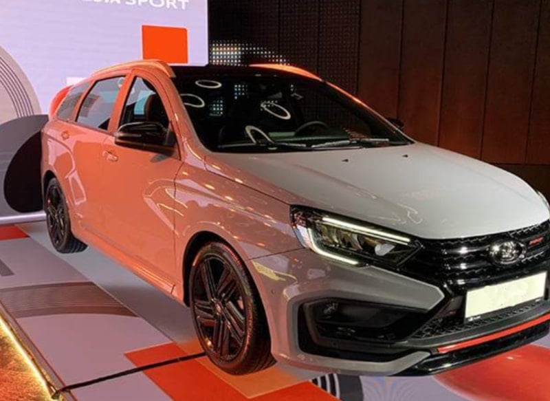 Rus otomotiv sektörü, yeni Lada Vesta Sport modelini tanıtarak yerli üretimini artırmayı hedefliyor