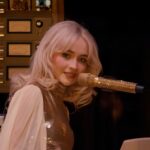 Sabrina Carpenter'ın Coachella'da Zılgıt Çeken İzleyiciye Verdiği Tepki Tartışmalara Neden Oldu