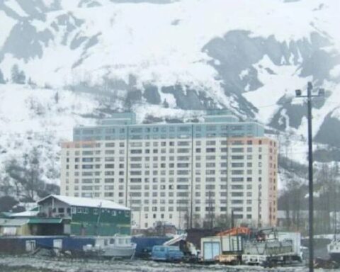 Sert İklim Koşullarında Hayat Bulan Sıradışı Bir Toplum: Whittier Kuleleri