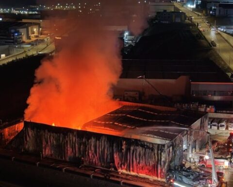 Sincan’daki medikal malzeme fabrikasında yangın: 35 kişi tahliye edildi