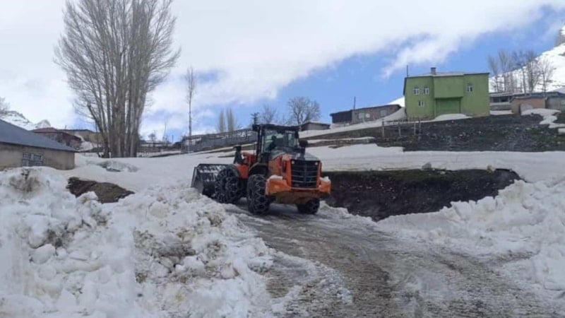 Şırnak'ta Nisan Ayı Sonunda Karla Mücadele Çalışmaları Devam Ediyor
