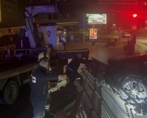 Şişli'de Lüks Otomobil Kazasında 3 Kişi Yaralandı