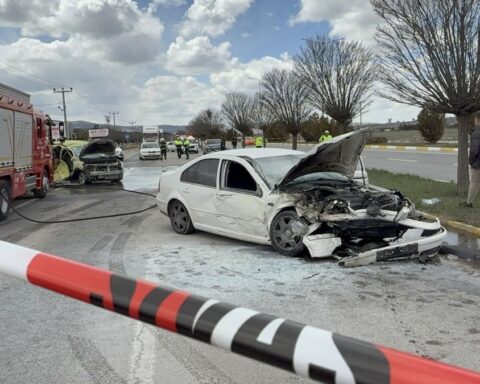 Sivasspor Tesisleri Önünde Trafik Kazası: 4 Altyapı Futbolcusu Yaralandı