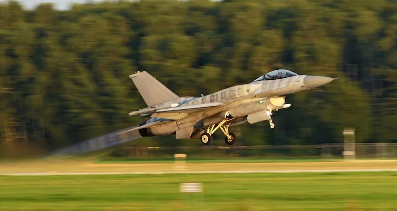 Slovakya, Hava Kuvvetlerini Modernize Etmek İçin 14 F-16 Savaş Uçağını Teslim Aldı