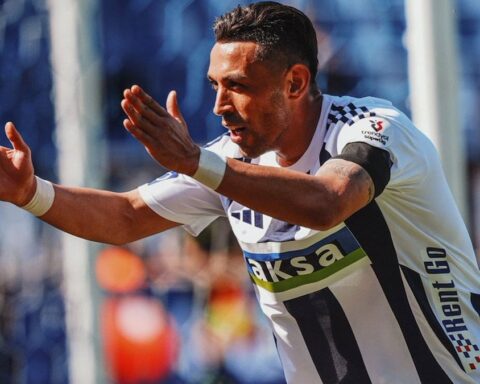 Süper Lig'de İrfan Can Kahveci'den olimpik gol örneği