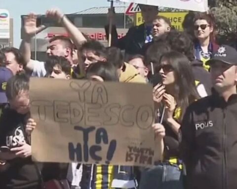 Tedesco'ya Samandıra'da eşine az rastlanır veda ve taraftar desteği