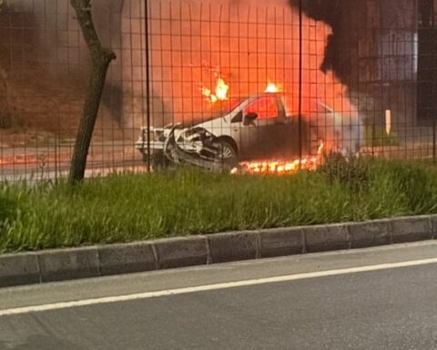 Tekirdağ'da Kontrolden Çıkan Otomobil Alev Aldı