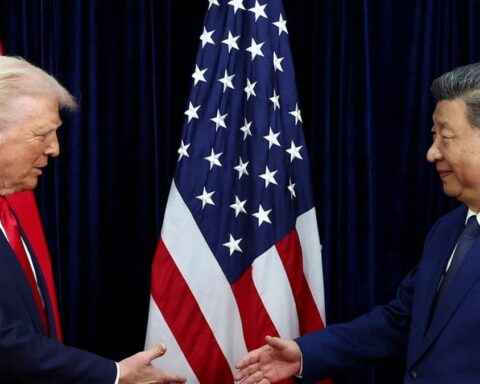 Trump, İran’a Destek Veren Ülkelere Yüzde 50 Gümrük Vergisi Yükleyeceğini Açıkladı