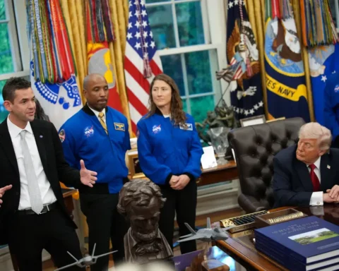 Trump, NASA Başkanı'nın Kulaklarını Hedef Alarak Mizah Yaptı