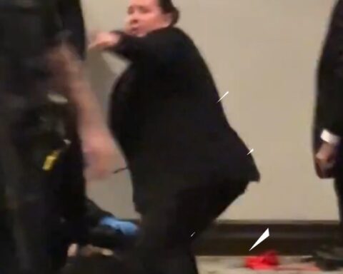 Trump'a Yönelik Saldırı Girişimi Engellendi, Kadın Ajan Öne Çıktı