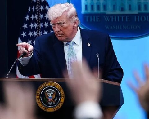 Trump’ın Açıklamaları İran ile Barış Görüşmelerini Tehdit Ediyor