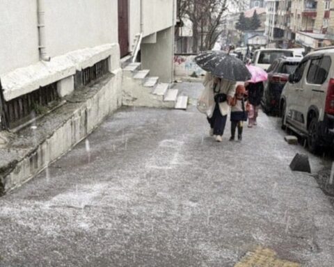Türkiye Genelinde Sağanak Yağışlar Devam Edecek, Batıda Güneşli Hava Bekleniyor