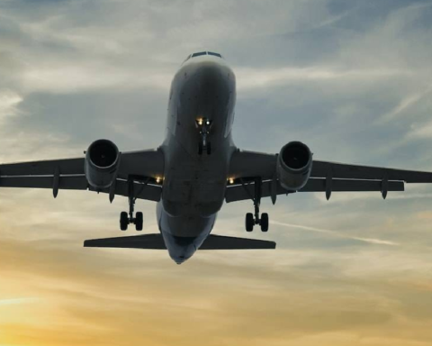 Uzun Menzilli Uçuş: Singapur ile New York Arasındaki 19 Saatlik Seyahat Deneyimi