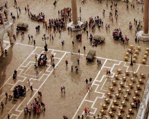 Venedik'in Tarihi Anıtları İçin 90 Milyar Euro'luk Taşıma Seçeneği Gündemde