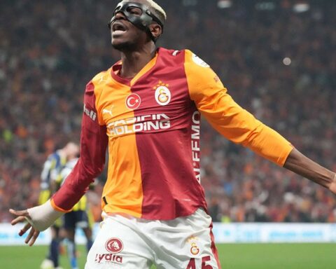 Victor Osimhen, İtalya'da Mercedes-Benz tarafından karakola şikayet edildi