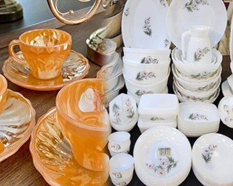 Vintage Yemek Takımları 2026'da Antika Piyasasının Gözdesi Olacak