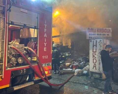 Yozgat'ta Hurdacıda Çıkan Yangın Kısa Sürede Kontrol Altına Alındı