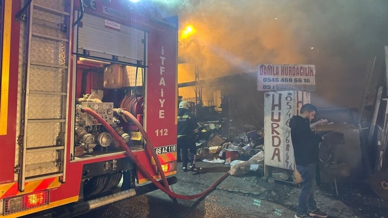 Yozgat'ta Hurdacıda Çıkan Yangın Kısa Sürede Kontrol Altına Alındı