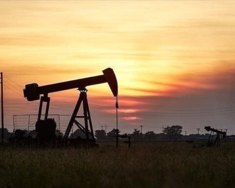 ABD'den Geçici İzinle Rus Petrolü Enerji Açısından Kırılgan Ülkelere Ulaşacak