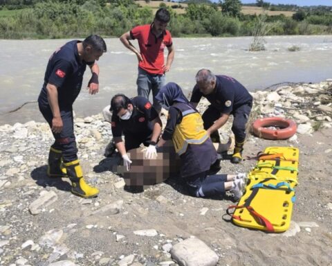 Adana'da Çaya Giren Kişinin Cesedi 3,5 Kilometre İleride Bulundu