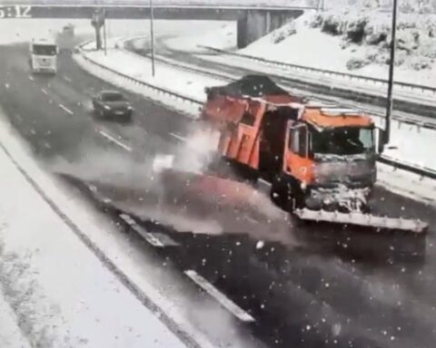 Adana'da Kış Kayıtları: Yoğun Kar Yağışı ve Güvenlik Önlemleri Artıyor