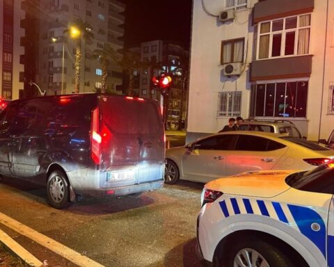 Adana'da Silahlı Saldırıda Bir Kişi Ağır Yaralandı, İki Şüpheli Gözaltına Alındı
