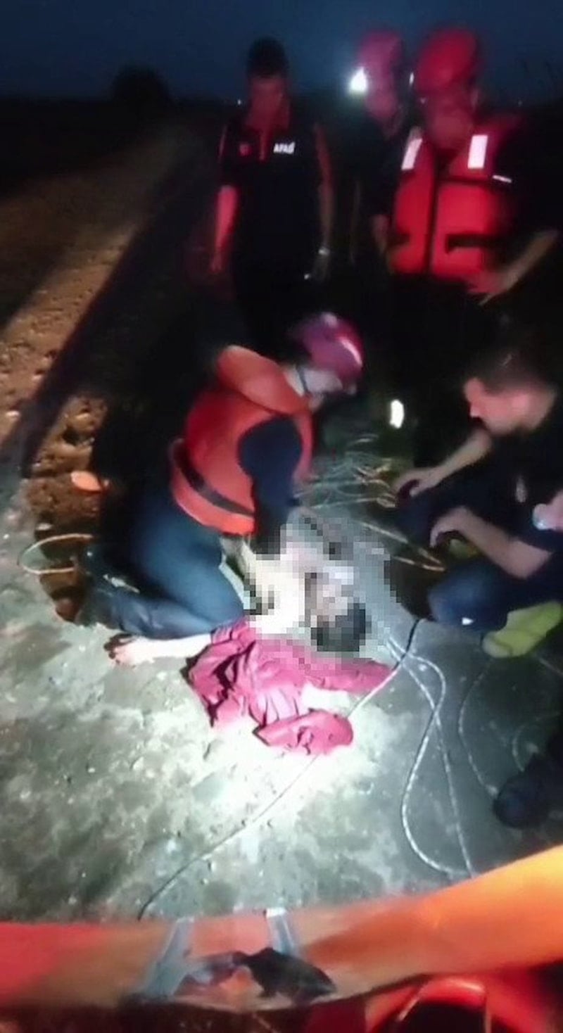 Adana'da Sulama Kanalına Düşen Genç Kalp Masajıyla Kurtarıldı
