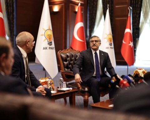 AK Parti ile CHP, 3 Bayram Sonrası İlk Kez Bayramlaştı