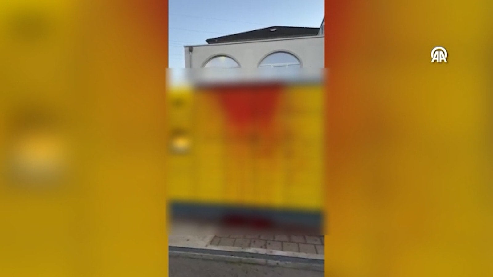 Almanya'da Bir Camiye Yönelik Saldırı: Mermer Duvar Tahrip Edildi