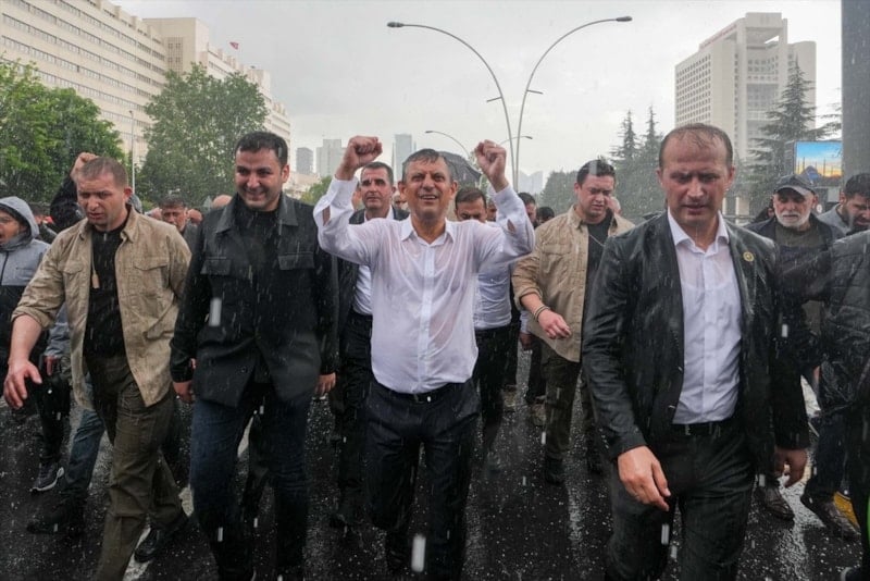 Ankara'da CHP Genel Merkezi'nden TBMM'ye yapılan yürüyüşte olaylar patlak verdi.