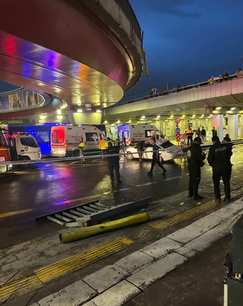 Ankara'da Kontrolden Çıkan Otomobil Köprüden Düştü, Sürücünün Sağlık Durumu İyi