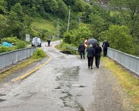 Artvin'de Sağanak Yağış Sonrası Taşkın: Beş Köyün Ulaşımı Kesildi