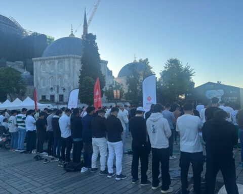 Ayasofya'da Kurban Bayramı Namazına Yoğun Katılım Sağlandı