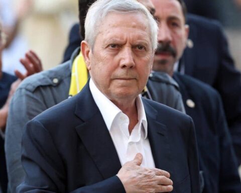 Aziz Yıldırım, Fenerbahçe Başkanlığı için aday olma kararı aldı