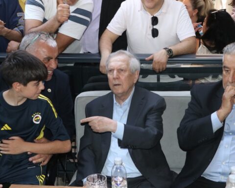 Aziz Yıldırım: Yeni Yönetimle Fenerbahçe'ye 10 Yıl Şampiyonluk Vaadi