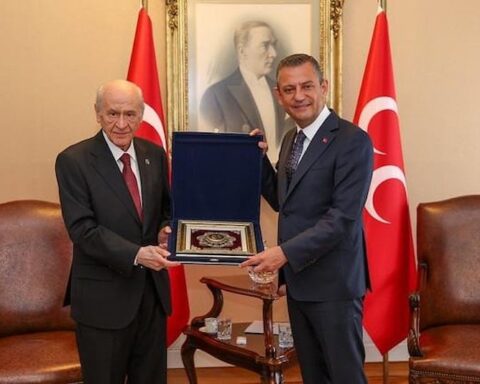 Bahçeli ve Özel Arasında Telefon Görüşmesi: Bayramlaşmanın Ardından Ortak Yol Çağrısı
