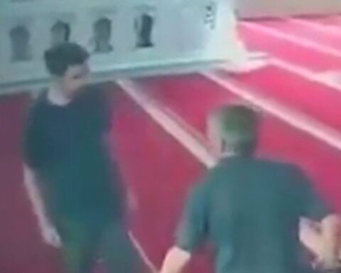 Bahçelievler'deki Cami İmamına Saldırı Anı Güvenlik Kamerasında Kaydedildi