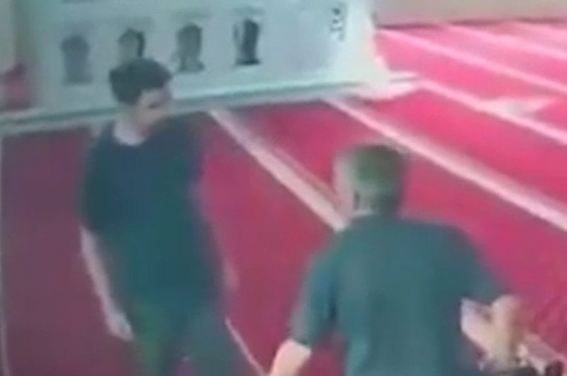 Bahçelievler'deki Cami İmamına Saldırı Anı Güvenlik Kamerasında Kaydedildi