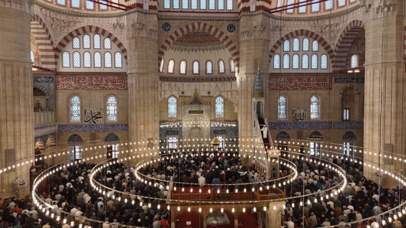 Bakan Yaşar Güler, Selimiye Camii'nde Kurban Bayramı'nı kutladı