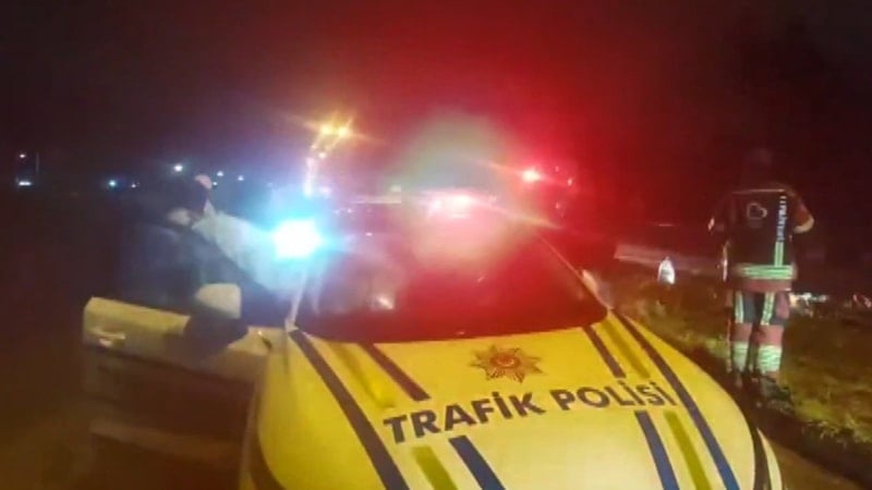 Balıkesir'de yolcu otobüsü devrildi: 3 kişi hayatını kaybetti, 31 yaralı