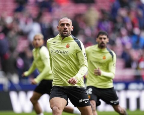 Barcelona, Vedat Muriç ile transfer görüşmelerine başladı.