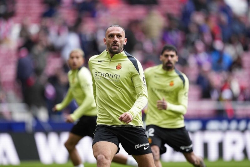 Barcelona, Vedat Muriç ile transfer görüşmelerine başladı.