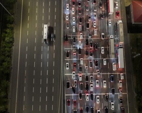 Bayram Tatili Nedeniyle Otoyollarda Yoğun Trafik Görülüyor