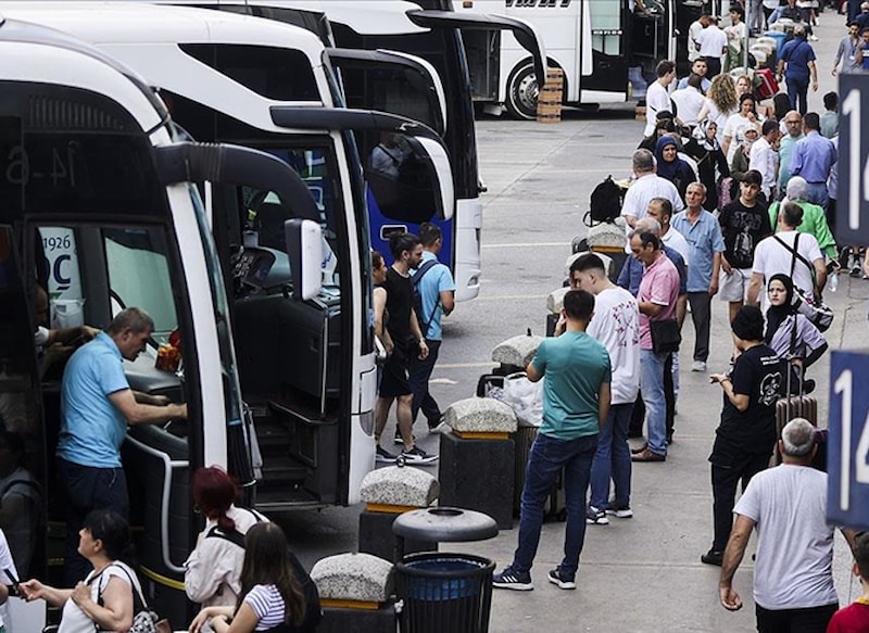 Bayramda Seyahat İçin Uçak ve Otobüs Fiyatları Yükseliyor